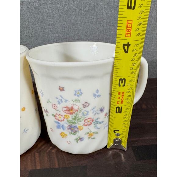 Vintage Arcopal Milk Glass Set of Four Made In France - Picture 4 of 6